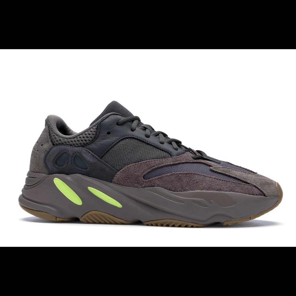 Yeezy Mauve 700